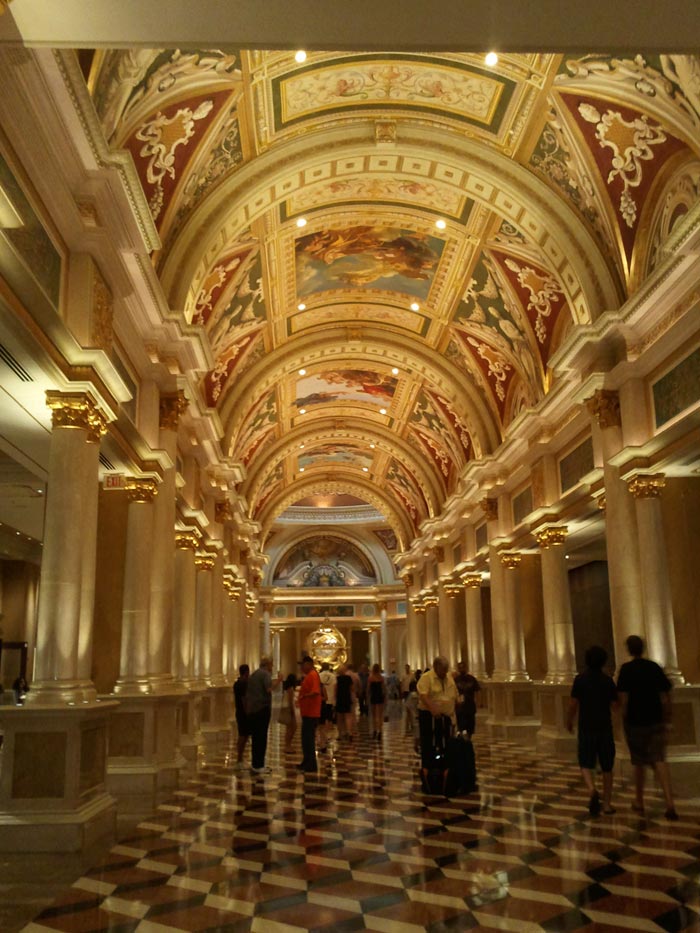 The Venetian: Entryway from Plaza